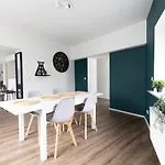 2 Bedroom With Free Parking And Terrace * Herne