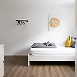 2 Bedroom With Free Parking And Terrace Διαμέρισμα *