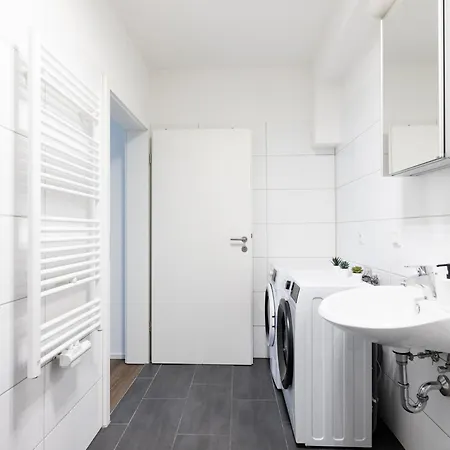 Apartmán 2 Bedroom With Free Parking And Terrace