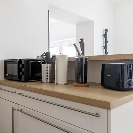 2 Bedroom With Free Parking And Terrace *