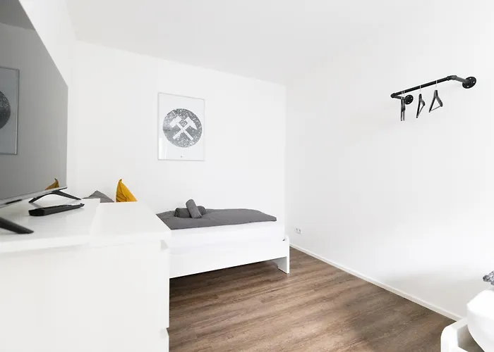 2 Bedroom With Free Parking And Terrace Herne