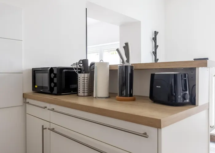 2 Bedroom With Free Parking And Terrace *